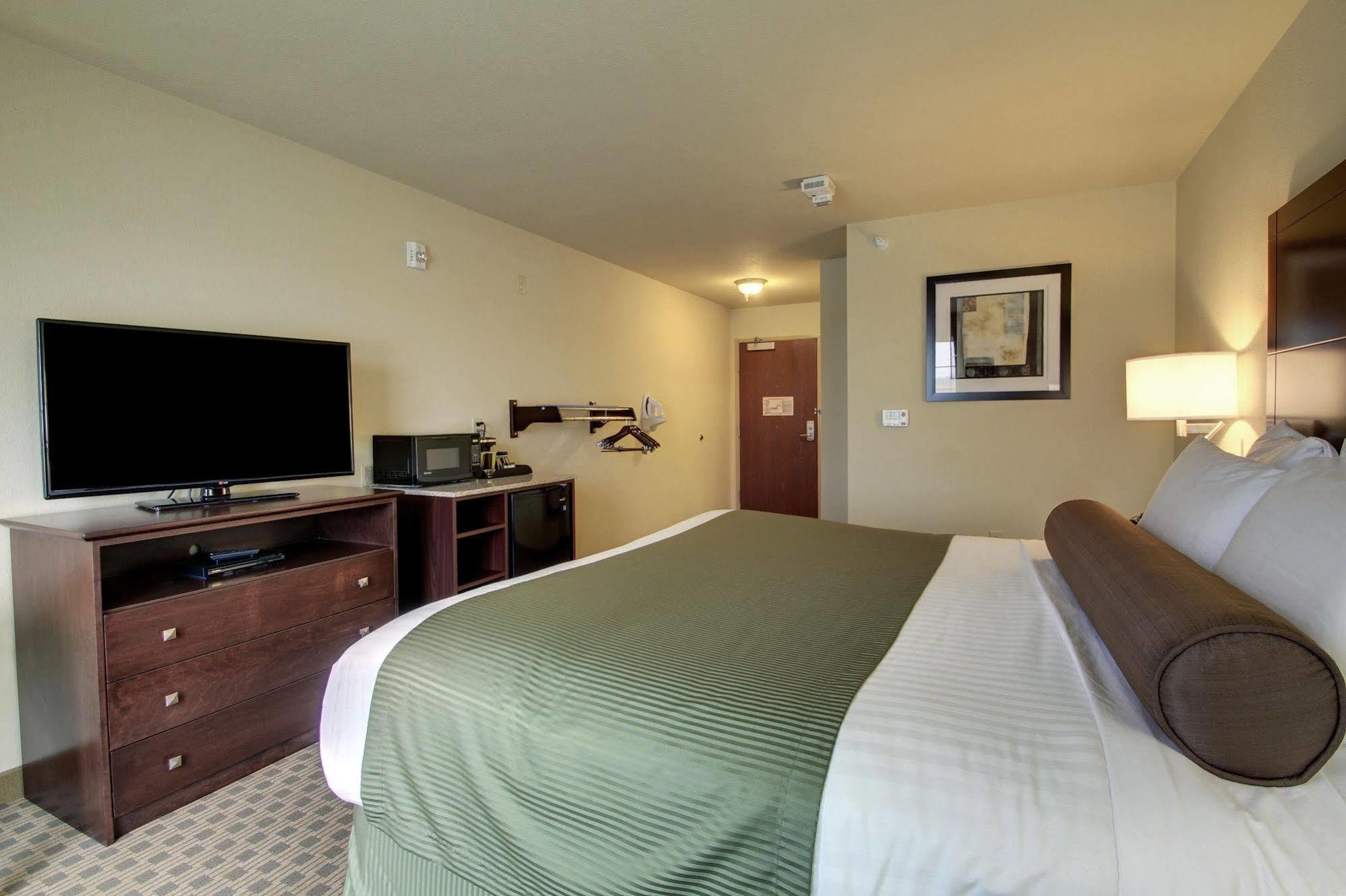 Cobblestone Inn And Suites - Eaton Exterior photo